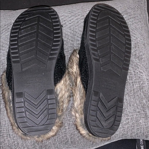 NWT yarn cable knit slippers - Picture 2 of 2
